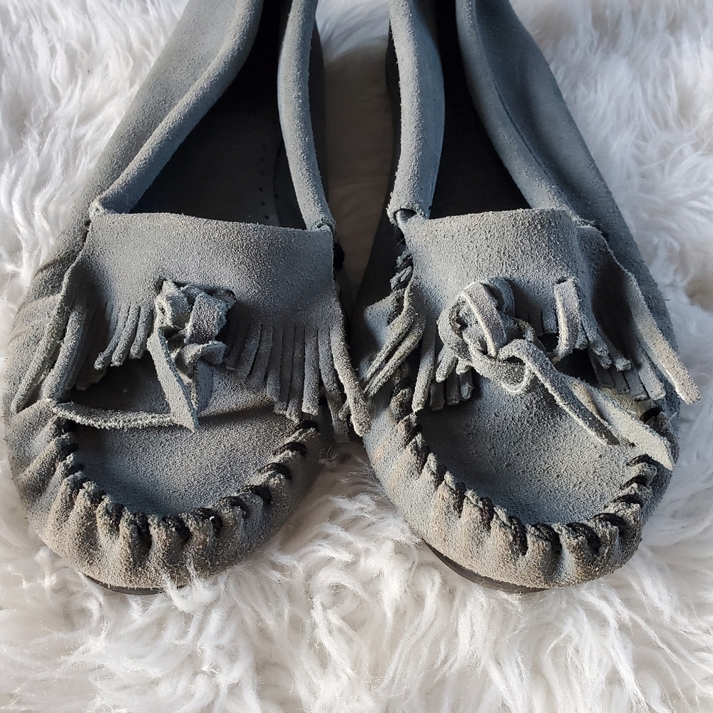 Minnetonka fringe moccasins 9.5 blue/grey womens